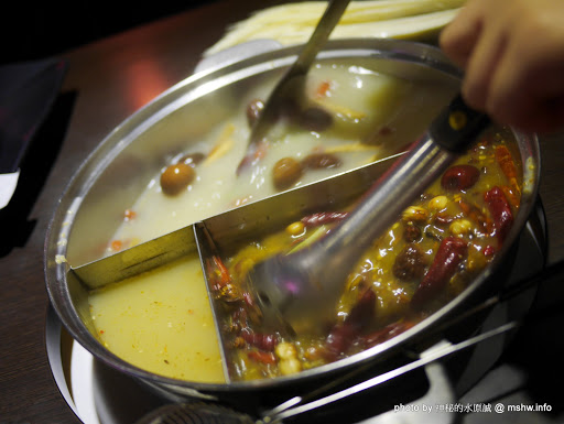 【食記】台北蒙古紅蒙古火鍋@大安捷運MRT國父紀念館 : 湯頭過癮,食材犯規,想吃道地蒙古鍋的...就是這裡啦! 中式 區域 午餐 台北市 吃到飽 大安區 宵夜 捷運美食MRT&BRT 晚餐 海鮮 火鍋/鍋物 蒙古料理 飲食/食記/吃吃喝喝 麻辣 