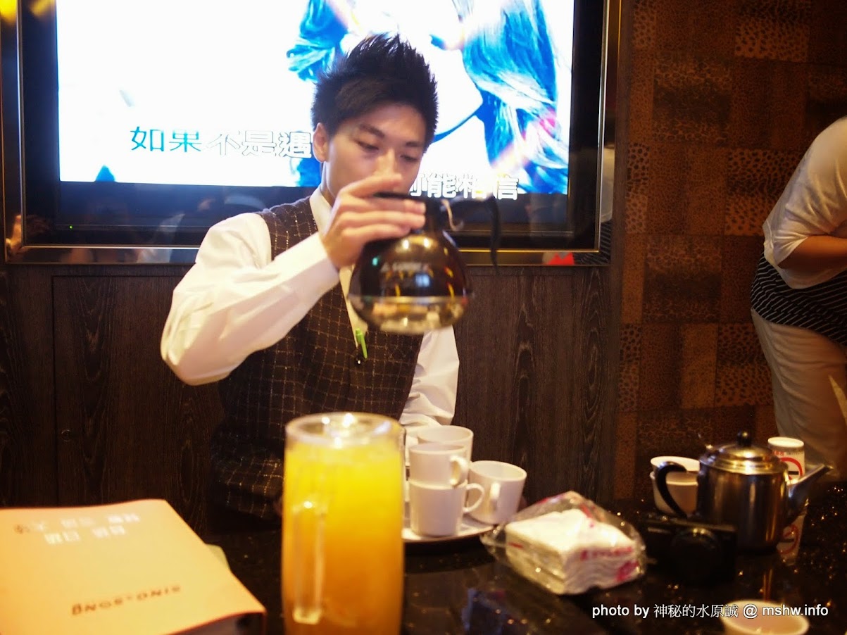 【景點】台中YES KTV 凱悅視聽歌城中港店@西區捷運BRT茄苳腳 : 環境舒適,菜色好吃,便宜又實惠的唱歌聚會優質選擇! 中式 區域 午餐 台中市 台式 合菜 嗜好 好康 娛樂 宵夜 捷運周邊 捷運美食MRT&BRT 新聞與政治 旅行 早餐 晚餐 景點 西區 試吃試用業配文 酒類 飲食/食記/吃吃喝喝 