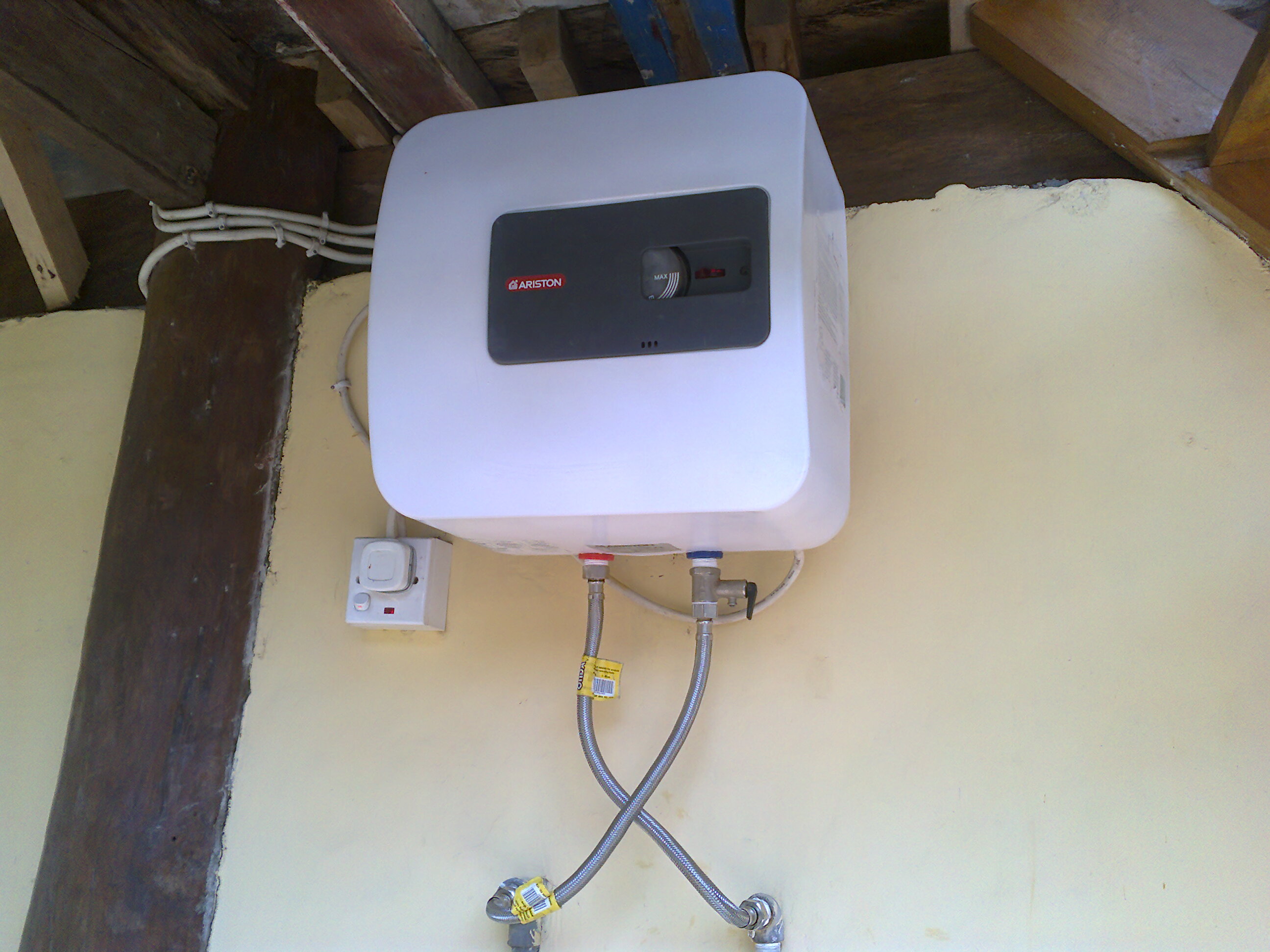 Antara Water Heater Gas Dan Listrik Lombok Service