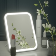 Gương trang điểm mini có đèn led cảm ứng 3 chế độ màu, gương để bàn mini cảm ứng 3 chế độ đổi màu thumbnail