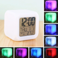 Đồng hồ báo thức hình vuông đổi màu sáng tạo, đồng hồ điện tử kế hợp đèn ngủ 7 màu, hiển thị nhiệt độ môi trường và lịch ngày tháng thumbnail
