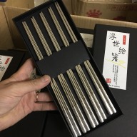 Set 5 đũa ăn Nhật Bản inox 304 mẫu hoa văn đặc ruột thumbnail