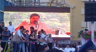 Maduro no fue tonto y miren como asistió a la Basílica + FOTO