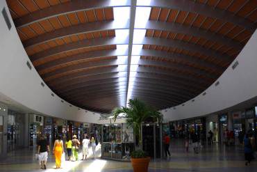 Constructora Sambil: «Es insostenible operar los centros comerciales sin un ajuste»