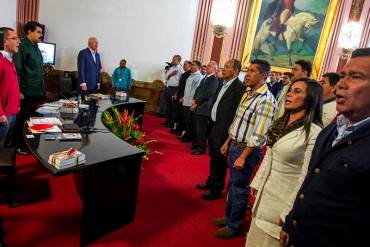 Alcaldes de Oposición exigen a Maduro acatar la Constitución + Documento