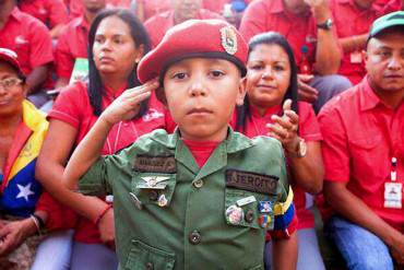 ¡SIGUE LA IDOLATRÍA! Decretan el nacimiento y la muerte de Chávez como efemérides escolares