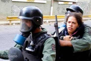 ¡SIN PERDÓN NI CLEMENCIA! Una manifestante detenida en el INOF se encuentra embarazada (+ Foto)