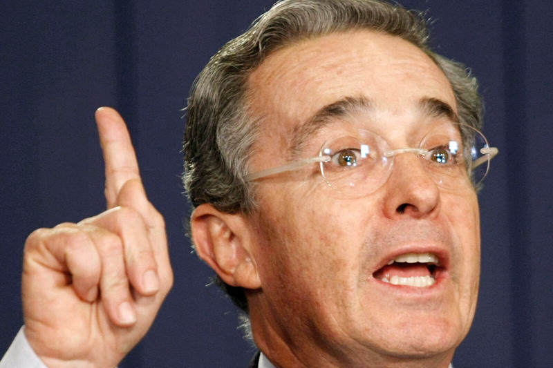 Expresidente-de-Colombia-Alvaro-Uribe-Velez-800x533