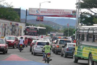 ¡NUEVO GUISO! Vielma Mora anuncia «permisos especiales» para cruzar la frontera