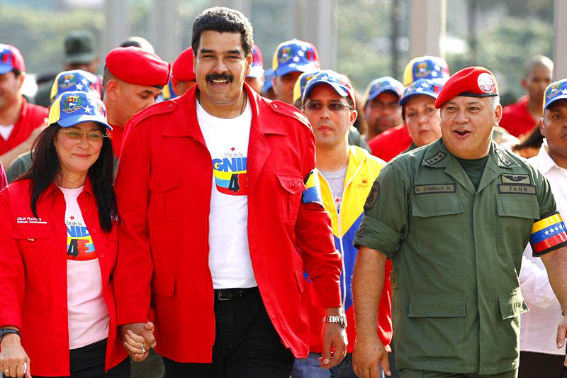 Nicolas-Maduro-con-Cilia-Flores-y-Diosdado-Cabello-800x533