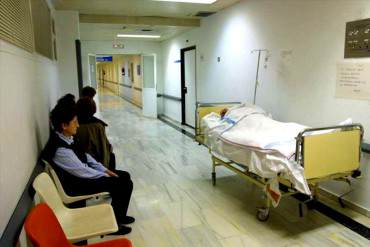 ¡GRAVE! Mueren 10 personas por falta de insumos médicos en Hospital Universitario de Caracas
