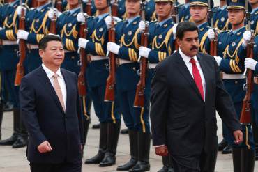 ¡INCREÍBLE! Maduro no ha ido a la frontera, pero irá a China y Vietnam en busca de «ayuda»
