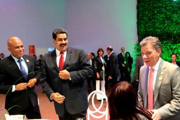 ¡PURO SHOW! De muchas «risitas» Maduro con Santos en la Celac… ¿Y EL RECLAMO POR INTRUSIÓN?