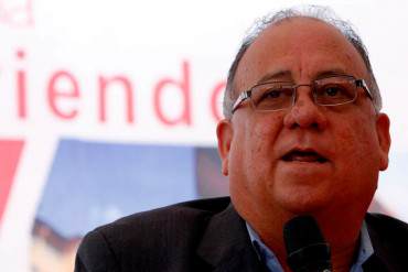 ¡EL CINISMO! Mario Isea, embajador venezolano en España, niega existencia de presos políticos