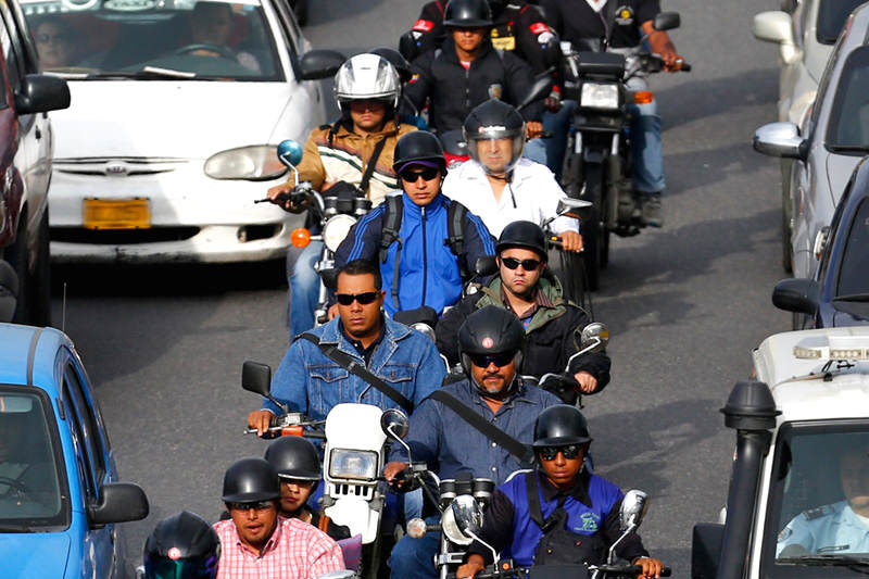 Motorizados-en-Venezuela-Motocicletas-Motos-en-Caracas-Moto-Taxis-800x533