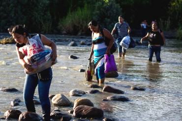 ¡FATAL DESGRACIA! Embarazada que cruzó la frontera por el río perdió a sus gemelos de 6 meses