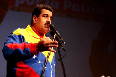 ¡PISOTEA LA LEY! Maduro irrespeta vedo electoral al hacer campaña del PSUV en entrega de casas