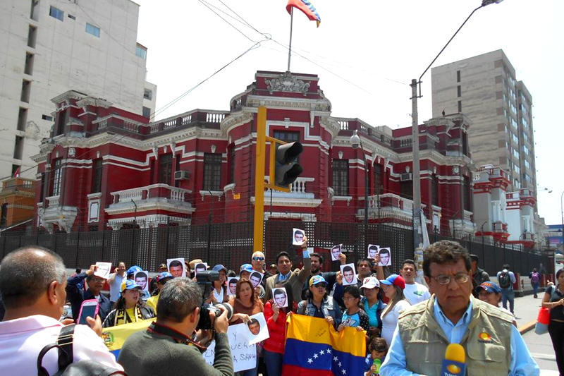 Protestan-Peru-por-sentencia-Leopoldo-Lopez