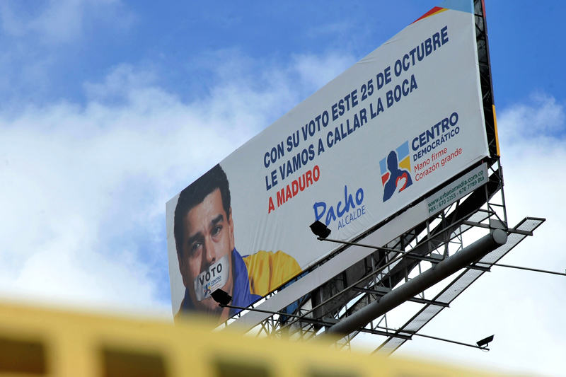 Vayas-Carteles-Propaganda-Politica-en-Bogota-contra-Nicolas-Maduro-3