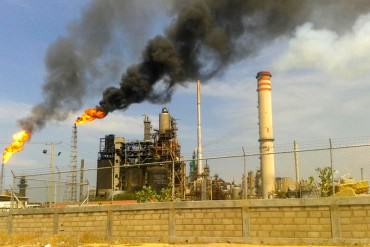 ¡URGENTE! Falla eléctrica obliga a paralizar refinería de Amuay: Evacúan a trabajadores y vecinos