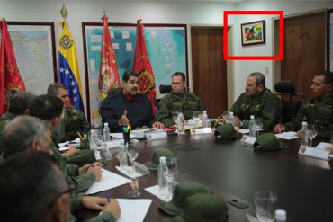 ¡POLÉMICA! Padrino López tiene en su oficina cuadro de Chávez con Fidel y la bandera cubana