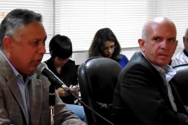 ¡INCÓMODO MOMENTO! Pedro Carreño critica la corrupción roja y el «Pollo» Carvajal escucha