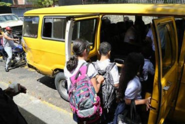 ¡UNA FARSA! Estudiantes no viajan «gratis» en transporte público como prometió el gobierno