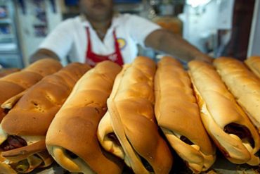 ¡DE ESPANTO! Aparecen los primeros panes de jamón a un precio de infarto (y aun no es diciembre)