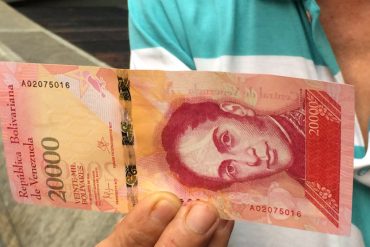 ¡GUISO TRAS GUISO! Lo que hacen con los billetes del nuevo cono monetario en la frontera con Colombia