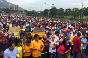 ¡UNIDOS CONTRA LA DICTADURA! Venezolanos empiezan a concentrarse en el Distribuidor Altamira este #3M (Fotos)
