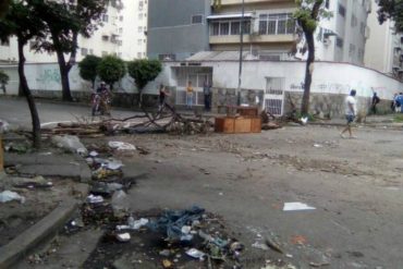 ¡SIN MIEDO! Vecinos de Montalbán no comen cuento y trancan las calles este #28Jul (+Fotos)