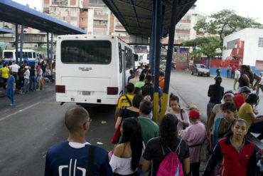 ¡SERÍA JUSTICIA! Por falta de efectivo transportistas del terminal Los Teques cobrarán con transferencia (a partir de Semana Santa)