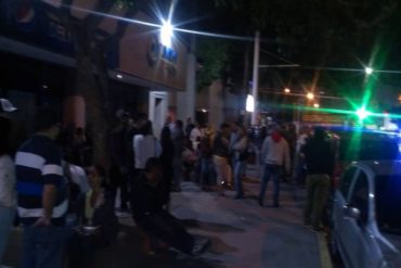 ¡MIRE! Venezolanos abarrotan Consulado de Chile en Caracas y en Puerto Ordaz para tramitar visa (+Fotos +Video)