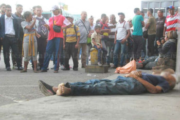 ¡DOLOROSO! Abuelo indigente de 79 años murió tras convulsionar por hambre en terminal de Barquisimeto
