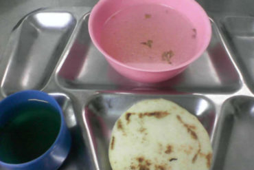 ¡QUÉ TRISTEZA! Caldo de plátano y dos cucharadas de arroz: lo que desayunan pacientes en Hospital de San Cristóbal (+Fotos deprimentes)