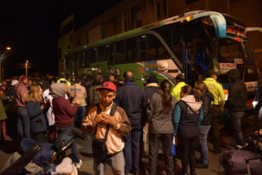 ¡LO ÚLTIMO! Ecuador emitió Tarjeta de Migración Andina a venezolanos con destino a Perú (fueron trasladados en autobuses)