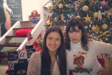 ¡ENCHUFE A LA VISTA! Angie Pérez reveló foto de Mimi Lazo y Daniella Cabello pasando unas navidades bien socialistas (ay, chamo)