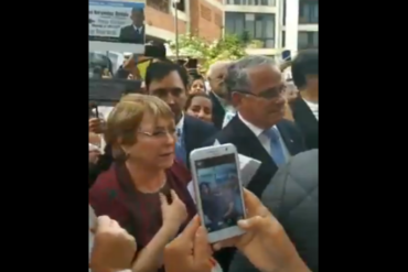 ¡VÉALO! «Justicia, justicia»: así recibieron a Michelle Bachelet las víctimas y los defensores de DDHH (+Videos)