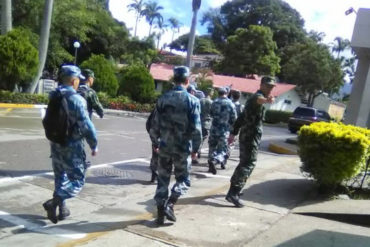 ¡NO SON SOLO RUSOS! Un grupo de militares chinos se paseó por Fuerte Tiuna