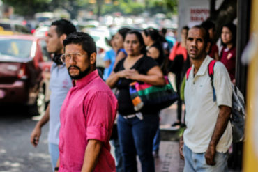 ¡LE DIO HASTA CON EL TOBO! Venezolana estalla contra Maduro por la crisis: Aquí no hay comida, no hay nada. Tenemos que sacar a ese hombre (+Video)