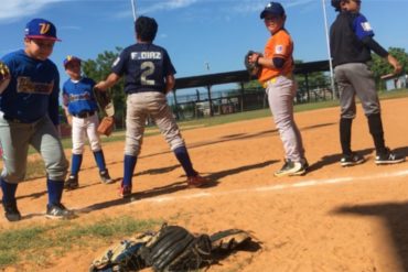 ¡TE LO CONTAMOS! Los niños venezolanos sueñan con convertirse en beisbolistas pese a la crisis: «Llora por venir a las prácticas» (+Videos)