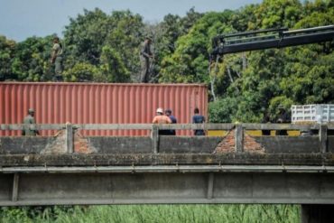 ¡SÉPALO! Por esta razón deben retirar los container del puente Simón Bolívar (+Fotos)