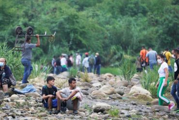 ¡ALARMANTE! En medio de la cuarentena: la GNB guía por trochas a los venezolanos que se quedaron varados en la frontera (+Video)