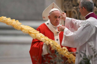 ¡VEA! Papa Francisco celebró un inusual Domingo de Ramos: En el interior de la Basílica San Pedro y sin fieles