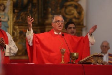 ¡POLÉMICO! Padre Numa Molina se disculpó por llamar a migrantes venezolanos “bioterroristas” tras ola de críticas en su contra en redes sociales (+Video)
