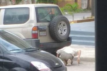 ¡ATENCIÓN! Así sujetos roban la gasolina a vehículos en un centro comercial en Maracay (+Fotos)