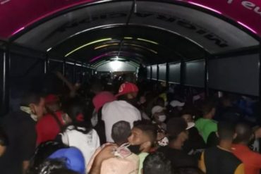 ¡ENTÉRESE! Tensión en el Puente Simón Bolívar: Cientos de venezolanos intentaron cruzarlo tras colapso de trochas por lluvias (+Videos)
