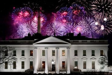 ¡LE MOSTRAMOS! En fotos: Biden y la primera dama observaron el gran espectáculo de fuegos artificiales desde la Casa Blanca