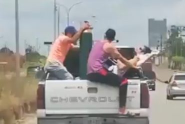 ¡INDIGNANTE! En la parte de atrás de una camioneta: así trasladan a un enfermo en Maturín a falta de ambulancias (+Video)