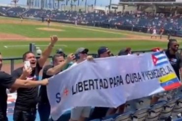 ¡VEA! Con pancartazo aficionados pidieron libertad para Venezuela y Cuba durante juego preolímpico (+la crítica a Díaz-Canel +videos)